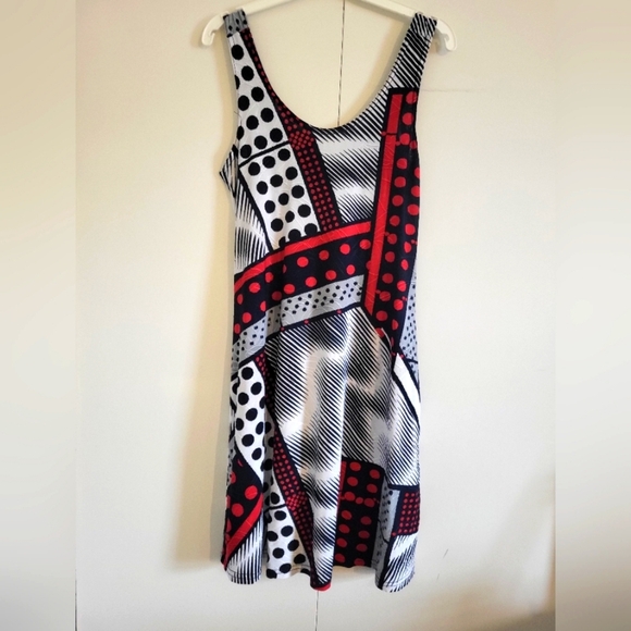 🇨🇦 Canada Brand Stylish Red and Black Patterned Dress - Picture 1 of 2